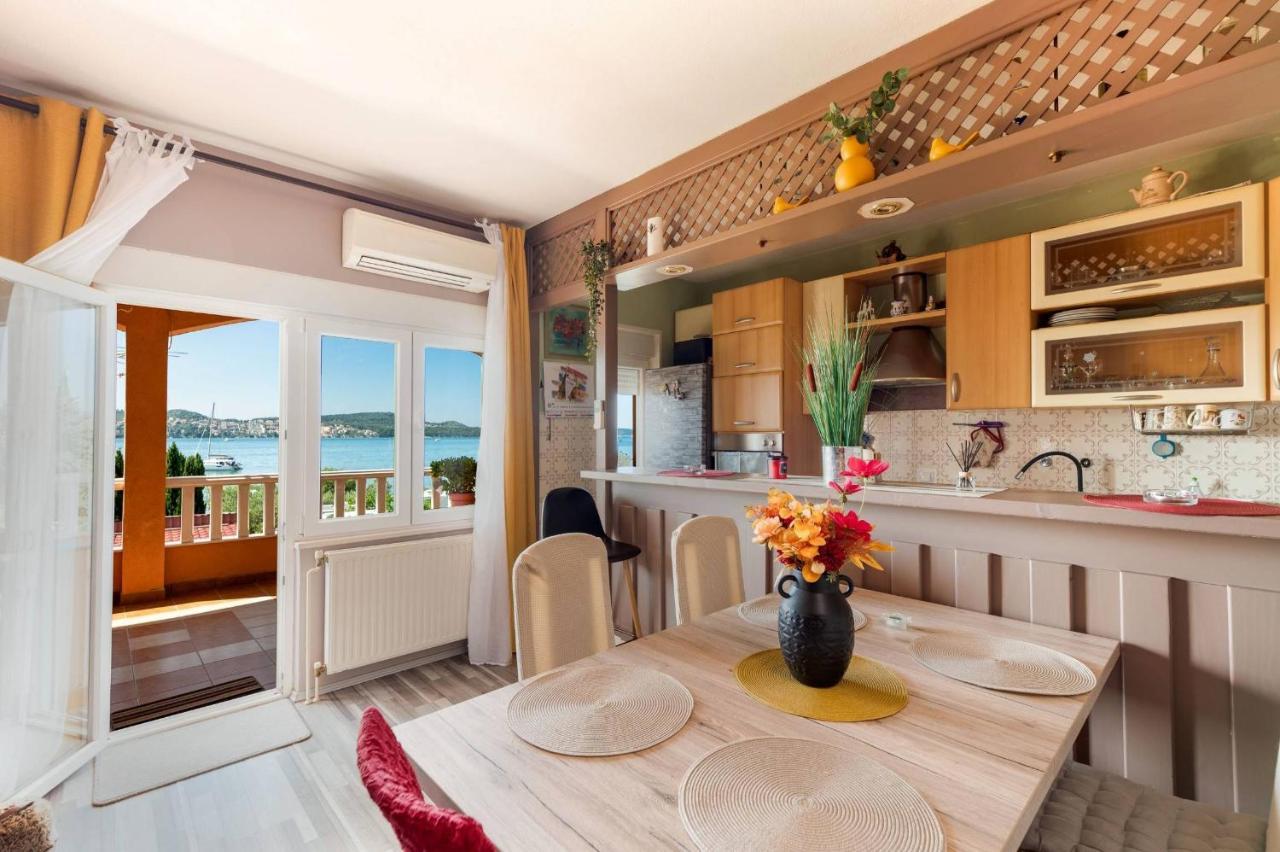 Apartment Lotus Трогір Екстер'єр фото
