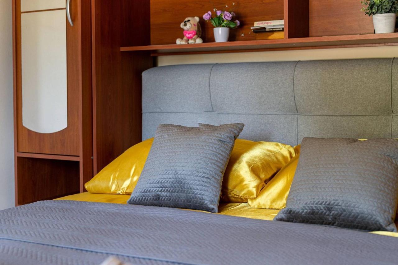 Apartment Lotus Трогір Екстер'єр фото